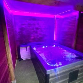 Beau Loft room proche mont saint Michel jaccuzi illimité en plein centre Avranches、アヴランシュのホテル