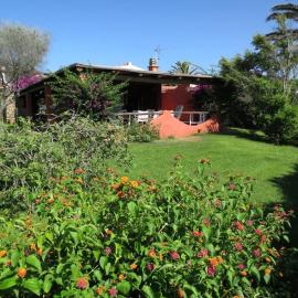 Villa 200 mt from the beach - Baja Sardinia, Hotel in Cala Bitta