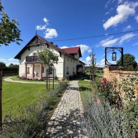 Dworek Wojanów, hotel v destinácii Wojanów