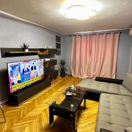 Apartament spatios aproape de Mures