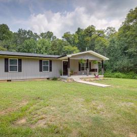 Close to Nickajack Lake! Serene Retreat w/ Hot Tub