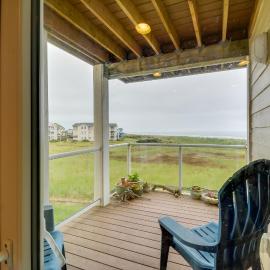 Walk to Beach: ‘Panoramic Splendor’ Westport Condo, hotel di Westport