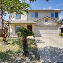 Near SeaWorld! Modern Family Home w/ Pool Access