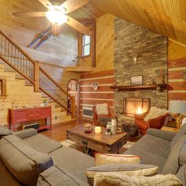 Family-Friendly Blue Ridge Cabin w/ Game Room!, Hotel in Fleetwood