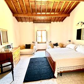 Casa Veronica - accogliente casa su due piani nel cuore del borgo, hotell i Làconi