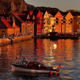 Central Seafront Apartments with Parking and Self Check-In!, hotel sa Bergen