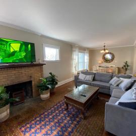 Beautifully remodeled house 1.5 miles from falls.