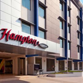 Hampton by Hilton Vadodara-Alkapuri، فندق في فادودارا