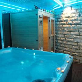 Apartments and rooms with hot tub Nin, Zadar - 5858, hotel en Nin