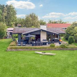 Gorgeous Home In Fejø With Wifi, hótel í Vejrø