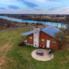 Llano River Ranch - Llano Riverfront Cabin on 100 Acres!, hotel em Llano