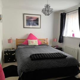 Dundee City Waterfront, 2 Bedroom 2 Bathroom Apartment - Parking and WIFI, short walk to V and A, Bus & Train Stations