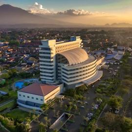 Aston Cirebon Hotel and Convention Center, hotel Cirebonban
