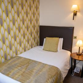 Viesnīca Cross Hands Hotel by Greene King Inns pilsētā Jeita