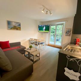 Beautiful flat with nice lake and mountain views, хотел в Вегис