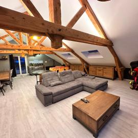 loft 100m2 confort+. Chez Cédric et Jeza、ル・ティヨのホテル