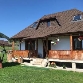 Căsuța din munți: Sadova şehrinde bir otel