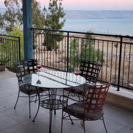 מול הכנרת Over looking the Sea of Galilee, hotel a Chorazim