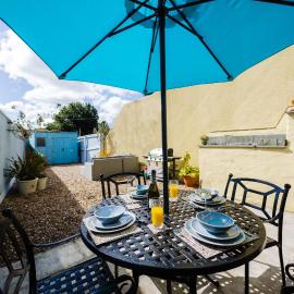 Flat 1 Flint House Tenby - 2 bedroom - garden - dog friendly