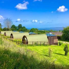 Acorns Luxury Glamping, Hotel in Holywell