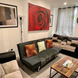 4 Bedroom Terrace house Near Town Center Wellingborough, hotel a Wellingborough