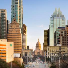 Embassy Suites by Hilton Austin Downtown South Congress، فندق في أوستن