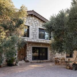 A Fascinating Toscana_like home in Urla, hotel u gradu Urla