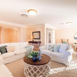 Pet friendly White Sands, 14 Whitesands Road - Linen & Air Con, hotel in Fingal Bay