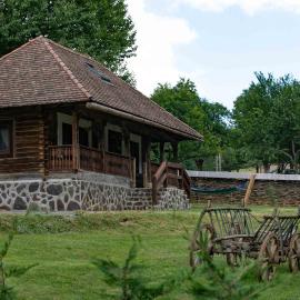 Due Fratelli Village Resort, готель у місті Şinteu