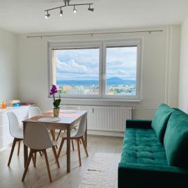 Apartman JakoDoma Zelený Gauč hlídané PARKOVÁNÍ u domu ZDARMA