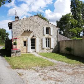 La petite maison, hotel Matha városában