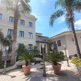 Buono Hotel, hotel em Nápoles