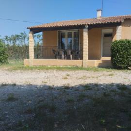 Maison au calme en campagne, hotel a Velleron
