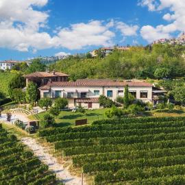 Il Cortile Suites, hotell i Diano dʼAlba