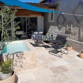 Gîte "les jujubiers", hotel i Plan-dʼOrgon