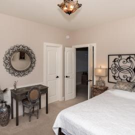 Pinnacle Luxury Apt Awesome Location & Life Style!