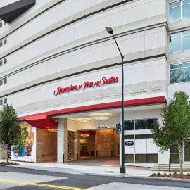 Hampton Inn & Suites Atlanta-Midtown, Ga, хотел в Атланта