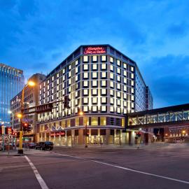 Hampton Inn & Suites - Minneapolis/Downtown โรงแรมในมินนีแอโพลิส