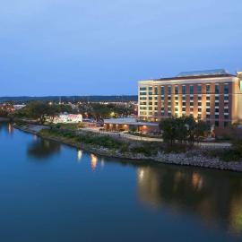 Embassy Suites East Peoria Hotel and Riverfront Conference Center, hotel u gradu 'Peoria'