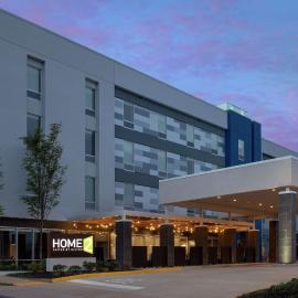 Home2 Suites By Hilton Charlottesville Downtown, хотел в Шарлотсвил