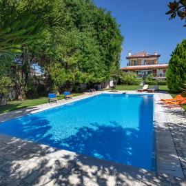 KORALIA MARATHON VILLA, hotel v mestu Nea Makri