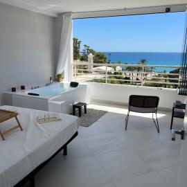 Modern apartment sea view with private jacuzzi