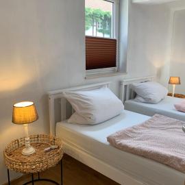 Ferienwohnung im alten Fachwerkhäuschen Nähe Edersee 1 Schlafzimmer, Garten, Parkplatz - Wohnung 2 von 3