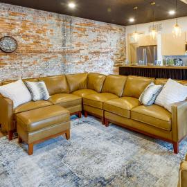 Downtown Millersburg Retreat w/ Sleek Interior!, Hotel in Millersburg