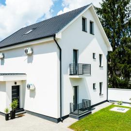 Kriszta Deluxe Vendégház، فندق في Újfehértó