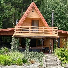 Domek Przy Stawie, hotel in Sławatycze