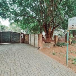 Four Seasons Guesthouse - Hardekool 7, hotel in Lephalale