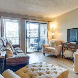 Walk to Coast: North Myrtle Beach Condo w/ Pool!