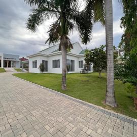 Datela Home - 3Bed Villa near Ununio Beach Kunduchi, Hotel in Daressalam