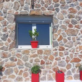 Anemomylos House, hotel v mestu Kámpos